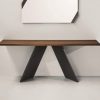 Moderan konzolni sto sa drvenom pločom i crnim metalnim nogama u obliku slova V
