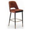 Visoka stolica sa smeđim baršunastim sedištem i naslonom