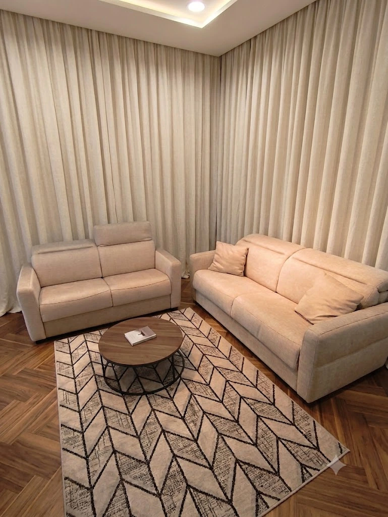 Trosed i dvosed Suite sa vodoperivim štofom u krem boji